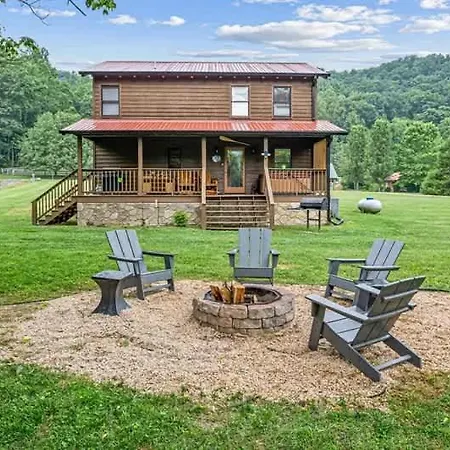 Riverside Retreat Cabin W Hot Tub & Fire Pit